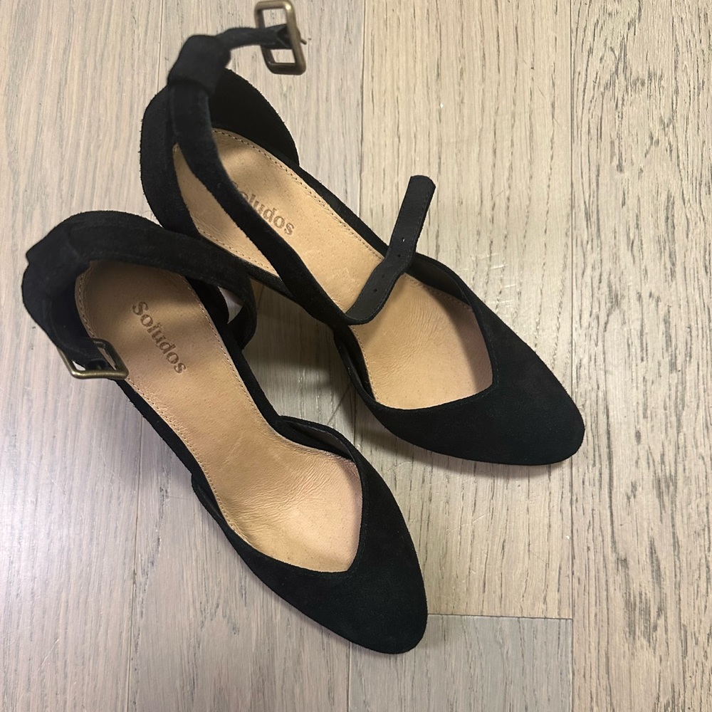 Black heels shoes